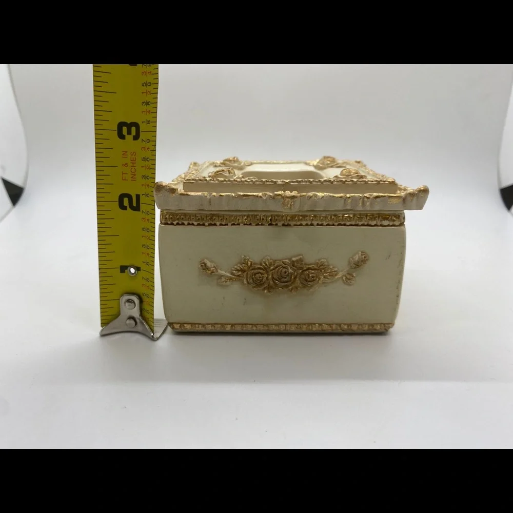 Vintage‎ plastic jewelry storage box #375
